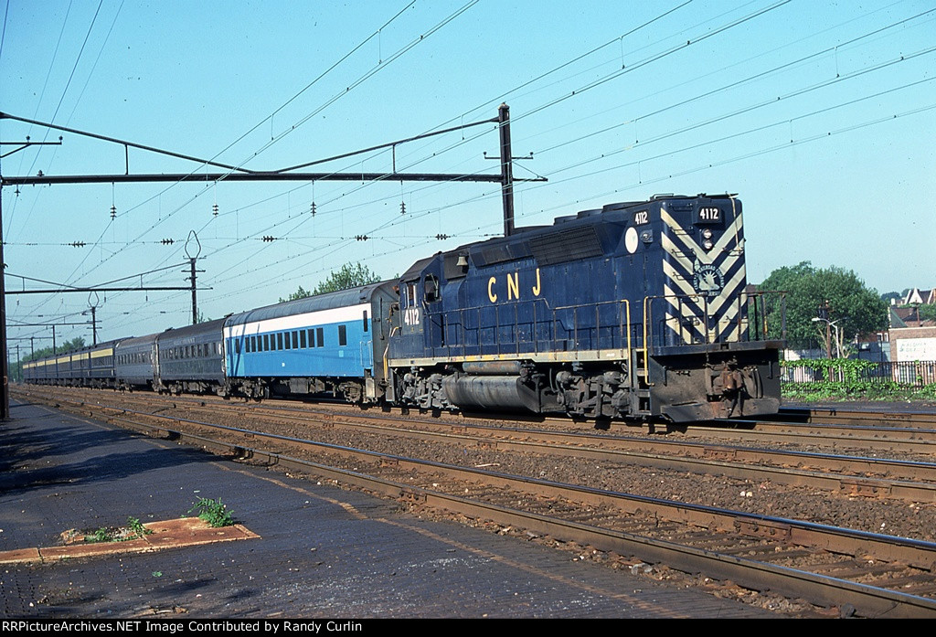 NJT 4112 near South St